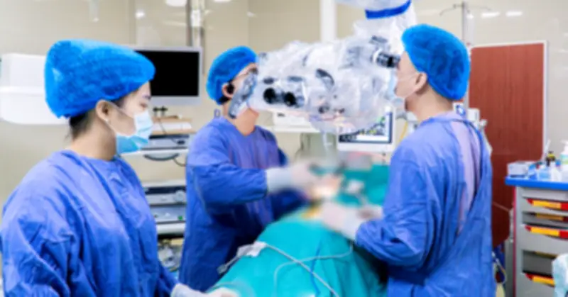 Người nhà bệnh nhân đòi chuyển viện vì bác sĩ mổ không phải giáo sư