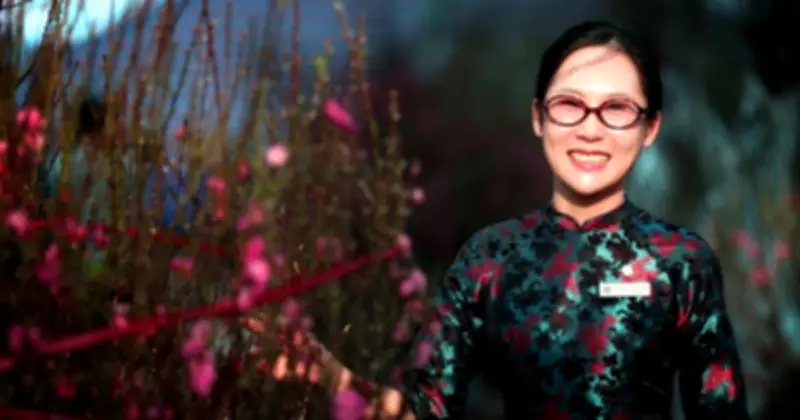 Chợ hoa đào công viên 23.9 TP.HCM rộn ràng không khí Tết cổ truyền