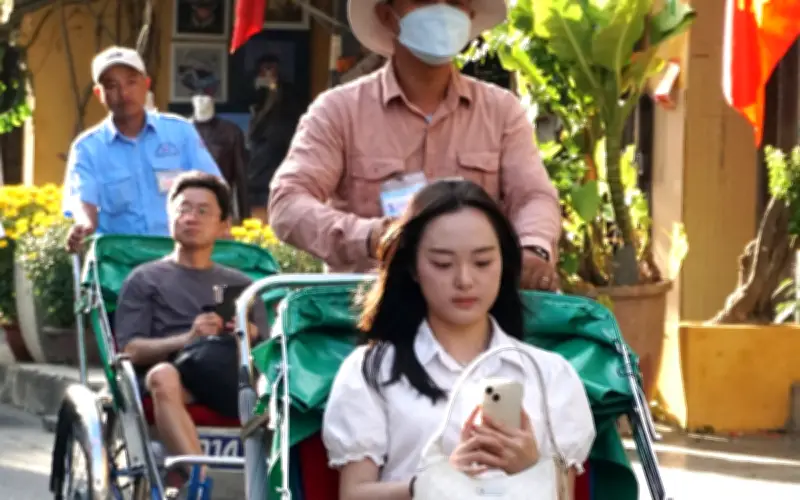 Phố Cổ Hội An Chật Kín Du Khách Ngày Đầu Năm Mới, Giao Thông Ùn Ứ