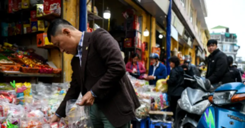 Phố Hàng Giầy Nhộn Nhịp Ngày Cận Tết: Kẹt Cứng, Tiểu Thương Tất Bật Phục Vụ Khách