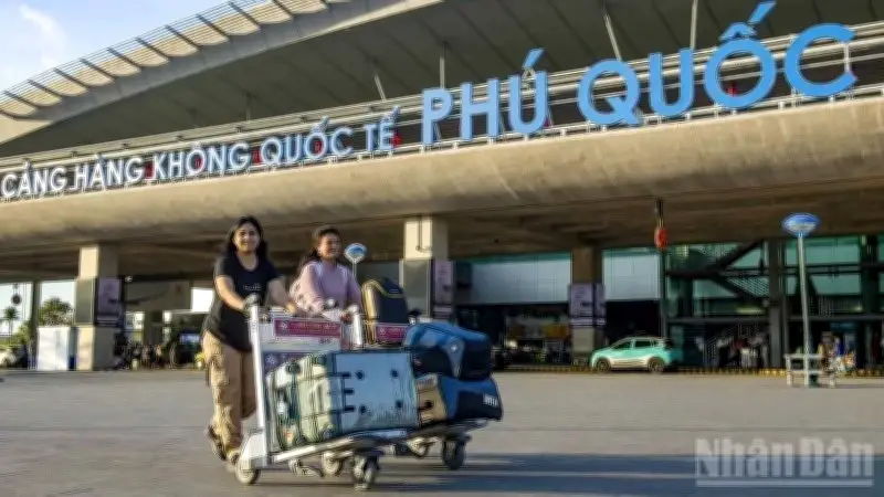 Phú Quốc lập kỷ lục 50 chuyến bay quốc tế một ngày, đón hơn 30.000 khách