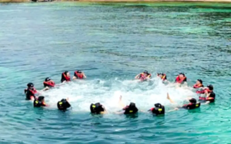 Phú Quốc nhộn nhịp khách quốc tế trải nghiệm tour đảo và thể thao biển dịp Tết