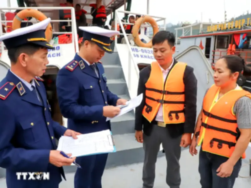 Phú Thọ siết chặt quản lý giao thông đường thủy nội địa khu vực lòng hồ sông Đà