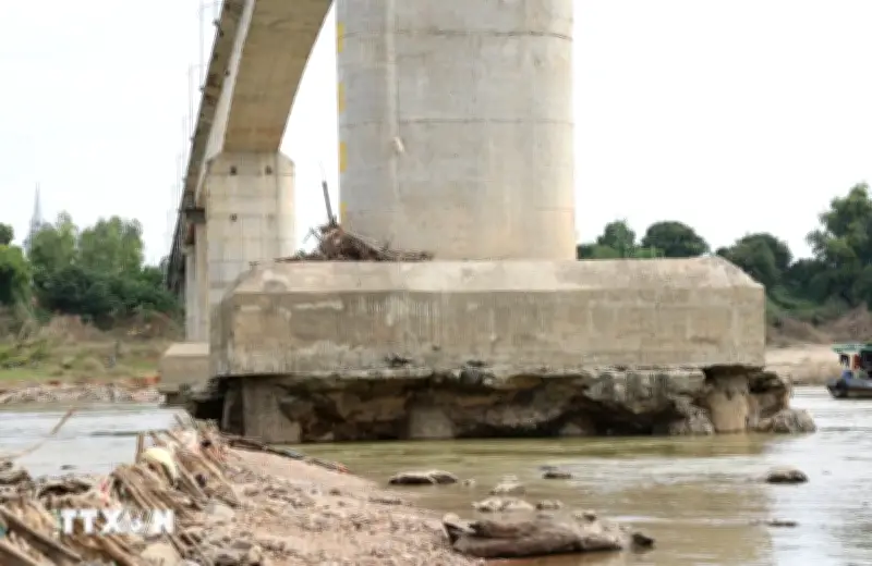 Phú Thọ tiến hành khảo sát lập dự án cầu phao tạm qua sông Lô