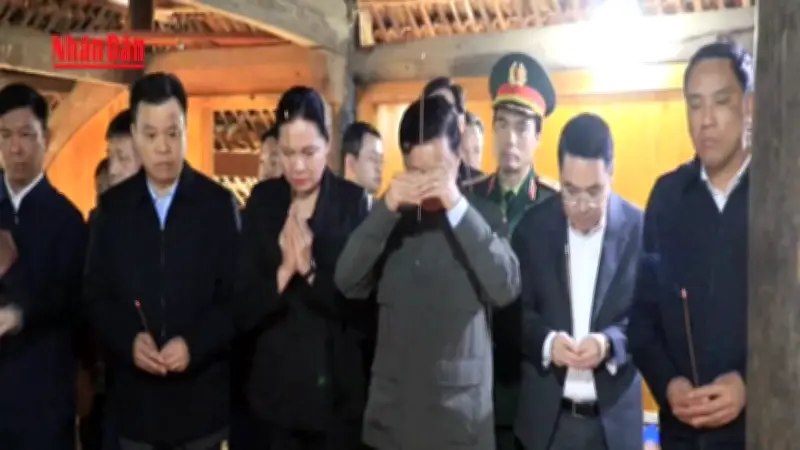 Phó Thủ tướng Trần Hồng Hà thăm hỏi gia đình nạn nhân vụ chìm tàu ở Hồ Thác Bà