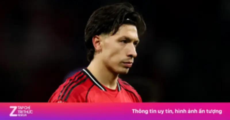 Pha xử lý 'triệu view' của trung vệ MU Martinez trước West Ham