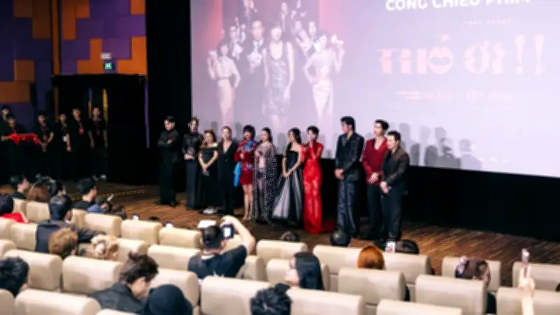 Phim 'Thỏ Ơi!!' Bị Quay Lén Tràn Lan, Nhà Phát Hành Cảnh Báo Xử Lý Nghiêm