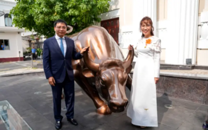 Phiên Khai Xuân Chứng Khoán: Sắc Xanh Lan Tỏa, Tỉ Phú Thảo Cùng Lãnh Đạo Đánh Cồng Mở Năm Mới