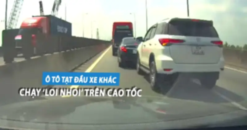 Phẫn nộ tài xế Fortuner chạy ẩu, liên tục chuyển làn tạt đầu xe trên cao tốc