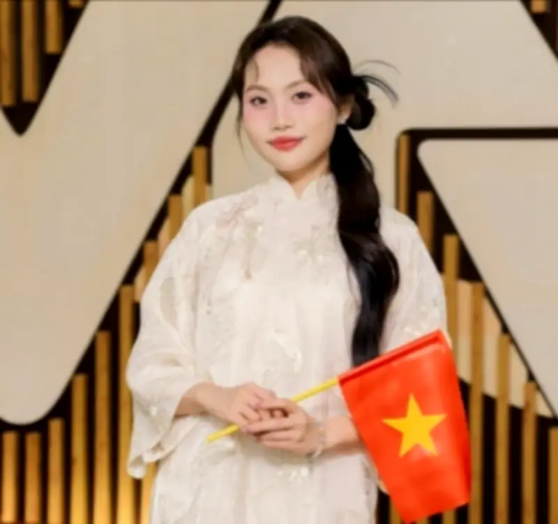 Phương Mỹ Chi: Từ Quán Quân Em Xinh Say Hi Đến Gương Mặt Trẻ Triển Vọng Việt Nam