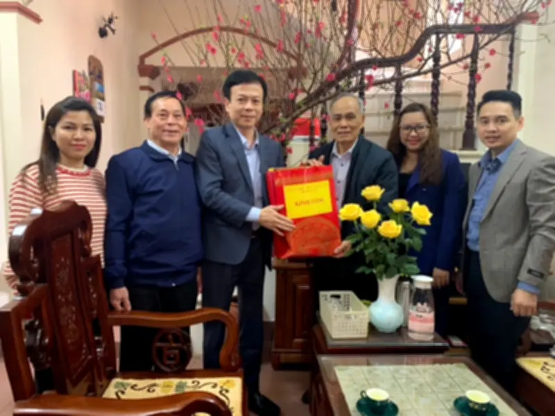 Phường Tây Hồ triển khai thăm tặng quà Tết cho cơ sở tôn giáo và người có công