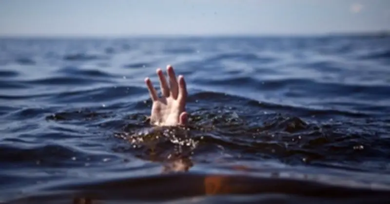 Phát hiện thai phụ cùng con gái 4 tuổi tử vong dưới hồ nước ở Hà Nội