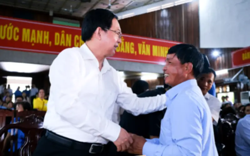 Phó Thủ tướng Hồ Quốc Dũng thăm, chúc Tết người dân và công nhân tại Gia Lai