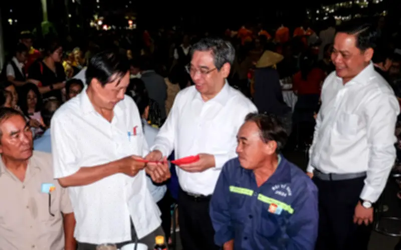 Phường Bình Phú tổ chức 'Bữa cơm đoàn kết' hỗ trợ hơn 1.600 hộ dân nghèo