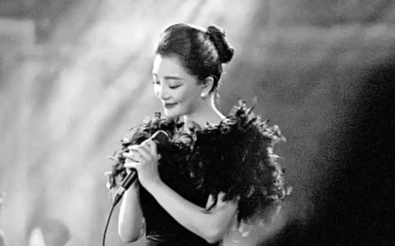 Phạm Thu Hà ra mắt đĩa than 'Be my love' dịp Valentine, cổ vũ tình yêu chân thành