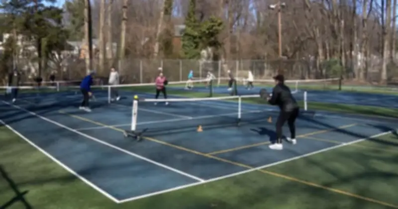Pickleball gây tranh cãi tại Mỹ: Tiếng ồn khiến bất động sản mất giá, căng thẳng leo thang