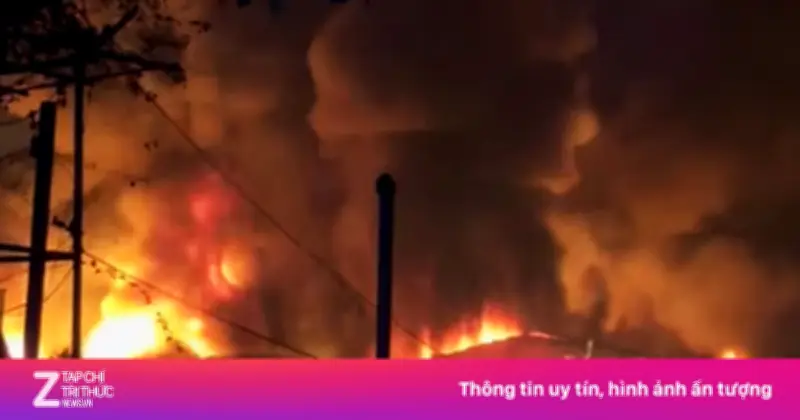 Xưởng nhựa hơn 1.000 m² tại Hưng Yên bốc cháy dữ dội trong đêm