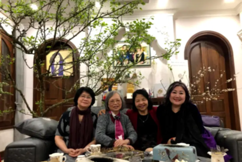 Thí phẩm 'Tự Nữ Hồ Đoàn' - Cuộc hành ngộ của bóng giống thơ nữ đường dài