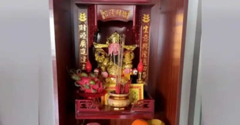 Bàn thờ Thần Tài đúng phong thủy: Bí quyết đón tài lộc hanh thông cả năm