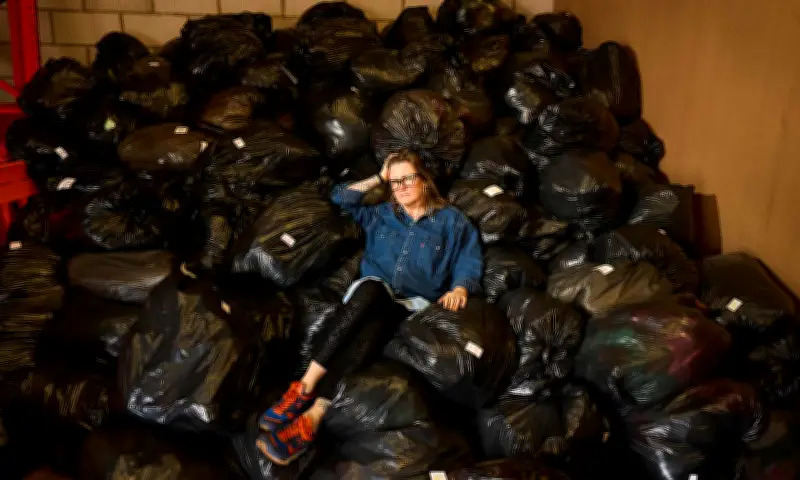 Xử lý quần áo cũ đúng cách: Giảm thiểu rác thải thời trang bền vững