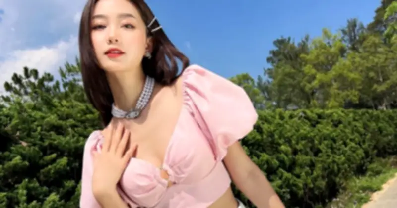 Áo Tay Phồng: Biểu Tượng Thời Trang Nữ Tính Cho Mùa Xuân