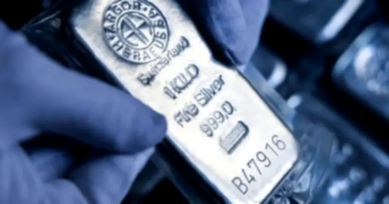 Quỹ Bạc Lớn Nhất Thế Giới Tiếp Tục Bán Tháo, Thị Trường Chờ Đợi Tín Hiệu Từ Fed