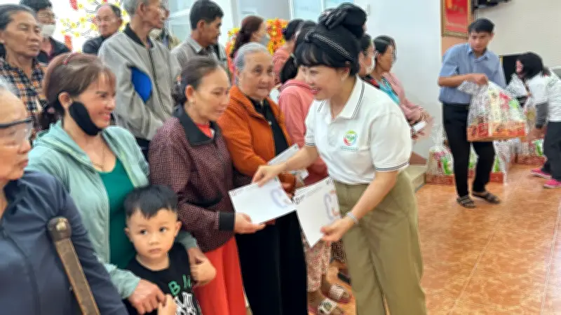 Quỹ Từ Tâm Đắk Lắk Trao Quà Tết Và Hỗ Trợ Trường Học Cho Hộ Nghèo Vùng Lũ