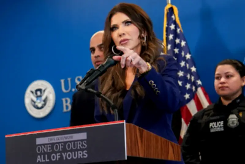 Quan chức Mỹ đối mặt nghi vấn về nhà nước ngầm và gián điệp nội bộ