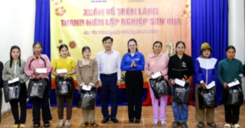 Quảng Ngãi: Chương trình 'Xuân về trên làng thanh niên lập nghiệp' và phiên chợ 0 đồng sôi động