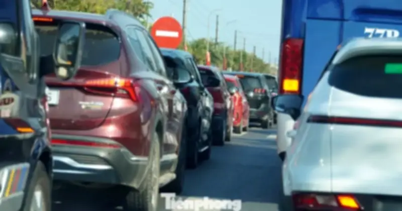 Quốc lộ 1 miền Trung ùn tắc nghiêm trọng những ngày cuối Tết