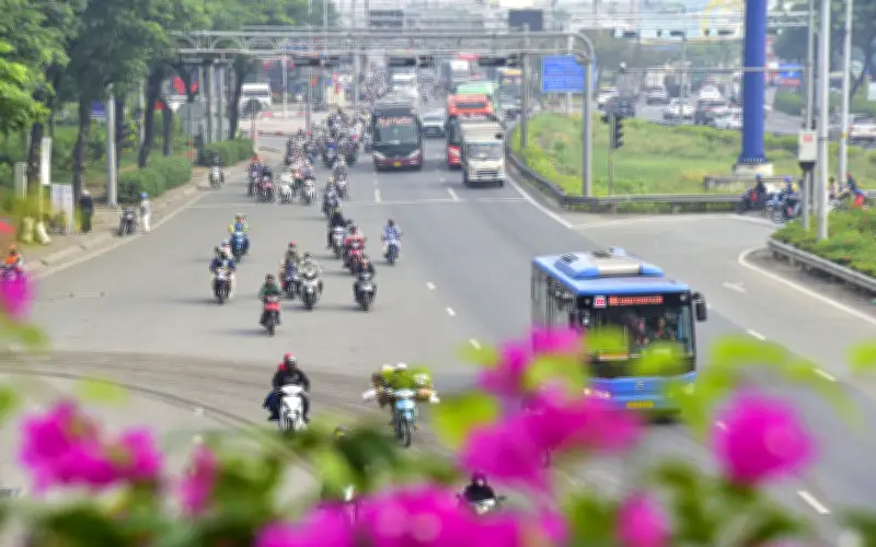 Quốc lộ 1 thông thoáng sáng 27 Tết, xe cộ đông nhưng không kẹt xe kéo dài