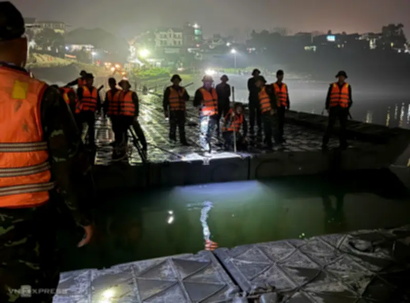 Quân Đội Lắp Cầu Phao Đoan Hùng Trong 4 Giờ, Vượt Yêu Cầu Phục Vụ Dân Dịp Tết