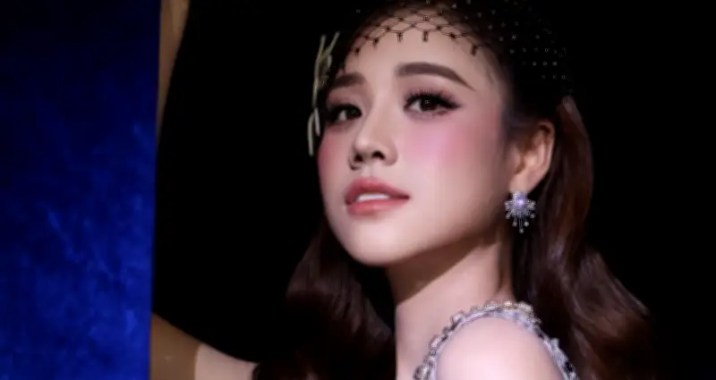 Quân Quân được ví như hoa hậu sống một mình sau mối tình 2 năm độc hại