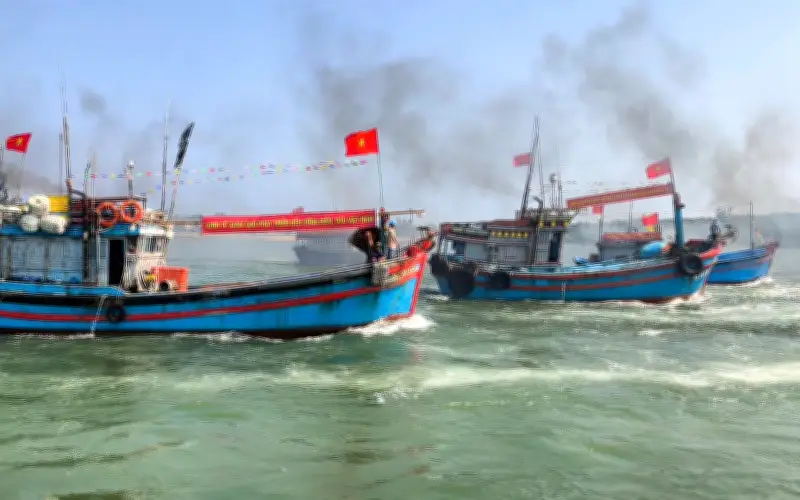Quảng Ngãi: Lễ ra quân đánh bắt đầu năm, ngư dân vươn khơi giữ chủ quyền biển đảo