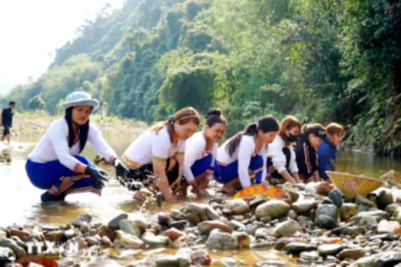 Quảng Ngãi tái hiện tục đập chân sàn cá suối của đồng bào Cor