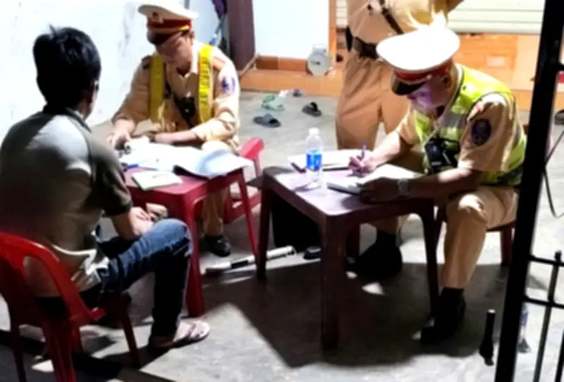 Quảng Ngãi: Xử phạt nặng hai xe khách chở quá tải, vi phạm giao thông nghiêm trọng