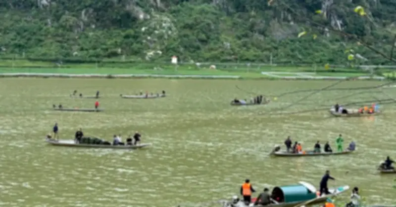 Quảng Trị: Nỗ lực tìm kiếm 2 nạn nhân mất tích sau vụ chìm thuyền trên sông Gianh