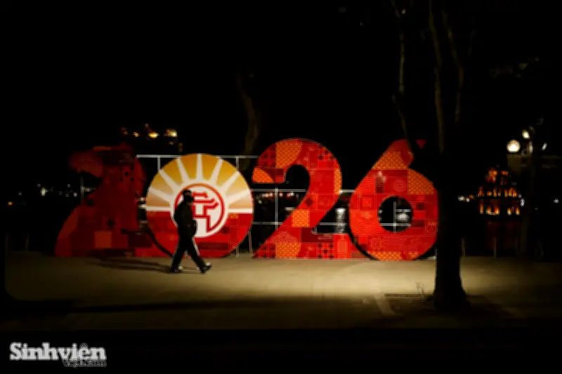 Cú sốc thực tế: Tân cử nhân chật vật tìm việc, nỗi sợ Tết ám ảnh