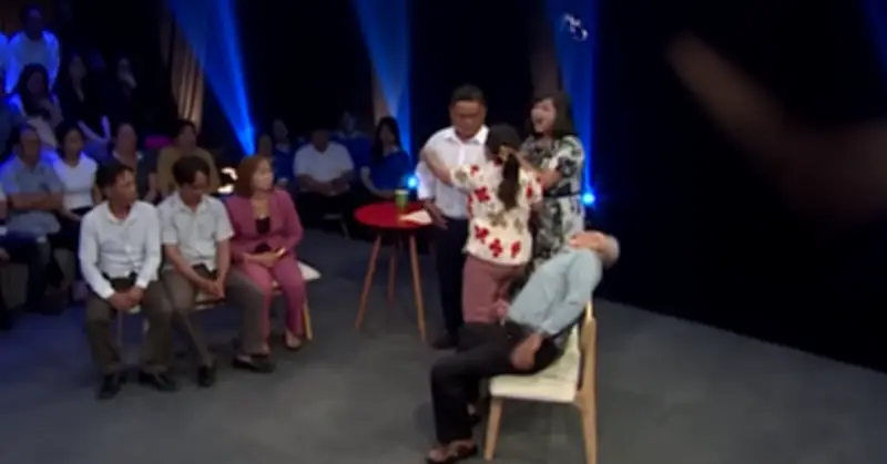 Cuộc đoàn tụ sau 46 năm xa cách: Ông cụ U90 ở Lâm Đồng khóc òa vì hạnh phúc