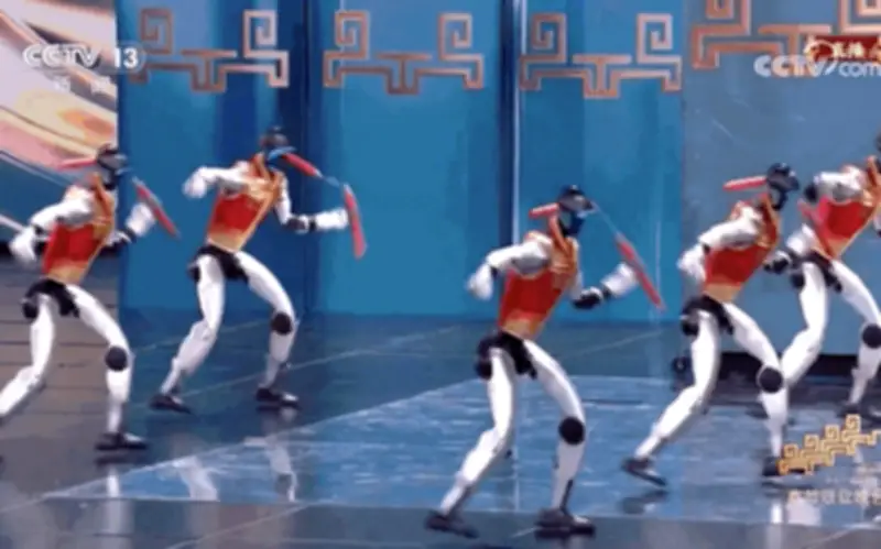 Robot Biểu Diễn Võ Thuật Như Người Thật Gây Sốt Tại Xuân Vãn Trung Quốc