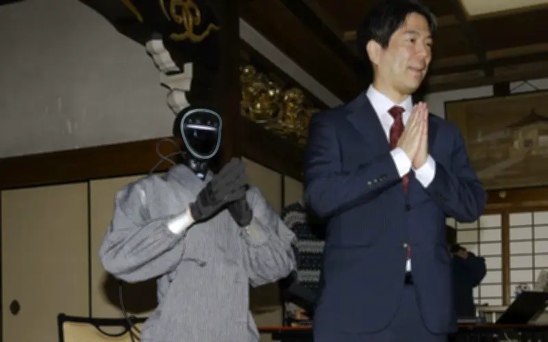 Robot Nhà Sư AI Buddharoid Trình Diễn Tại Chùa Ở Nhật Bản, Đối Đáp Tâm Linh