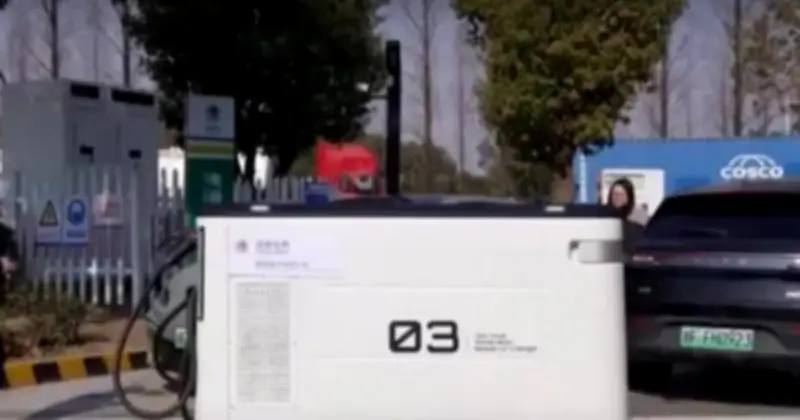 Robot Sạc Di Động Giải Cứu Cao Điểm Xuân Vận Trung Quốc Trước Áp Lực Xe Điện