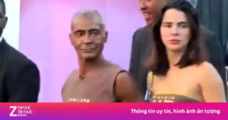 Romario Gây Tranh Cãi Khi Xuất Hiện Cùng Bạn Gái Bí Ẩn Tại Lễ Hội Carnival