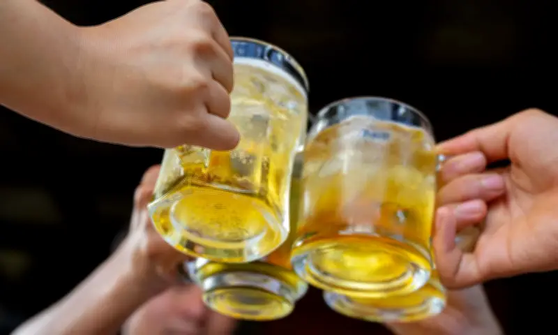 Rượu Bia Làm Suy Yếu Miễn Dịch, Tăng Nguy Cơ Bùng Phát Zona Thần Kinh