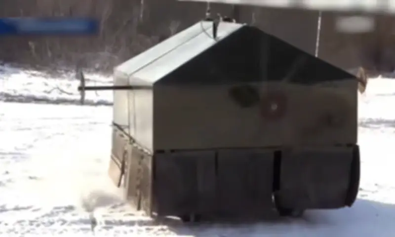 Nga thử nghiệm drone mặt đất gắn 'máy cắt cỏ khổng lồ' để chống drone Ukraine