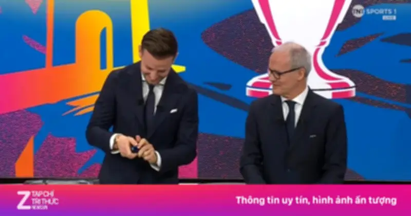 Sự cố hài hước của Rakitic tại lễ bốc thăm Champions League