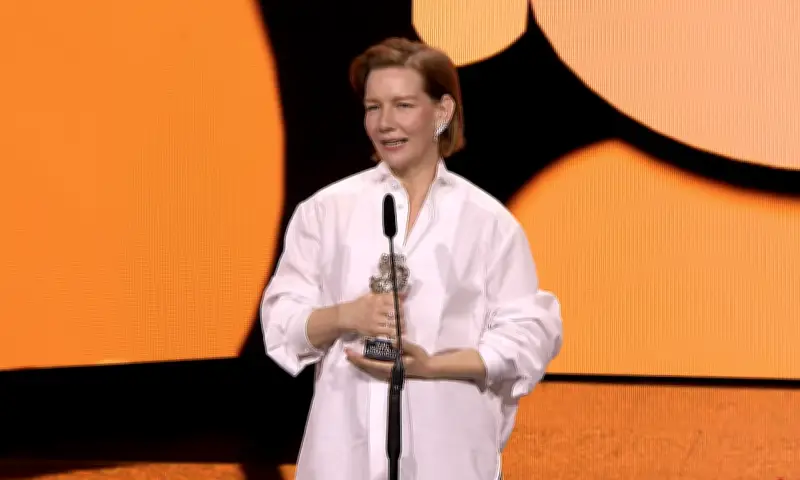 Sandra Hüller Đoạt Gấu Bạc LHP Berlin 2026 Với Vai Diễn Đột Phá Trong 'Rose'