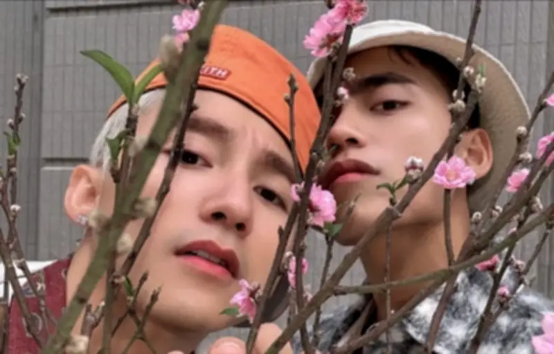 Sao Việt rộn ràng đón Mùng 1 Tết: Sơn Tùng, Trấn Thành, Hồ Ngọc Hà khoe khoảnh khắc gia đình