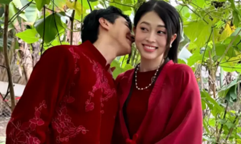 Sao Việt rộn ràng đón Tết Bính Ngọ: Từ Bình An - Phương Nga hái rau đến loạt hoa hậu diện áo dài