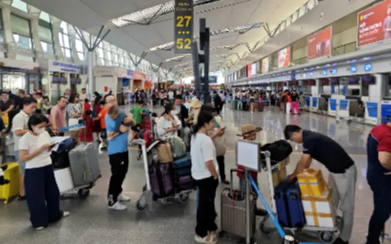 Sau Tết, 'cháy vé' máy bay vào TP.HCM, giá vé tăng chóng mặt
